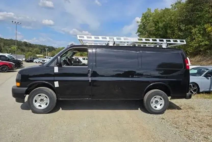 2025 Gmc Savana 2500 Cargo photo 1