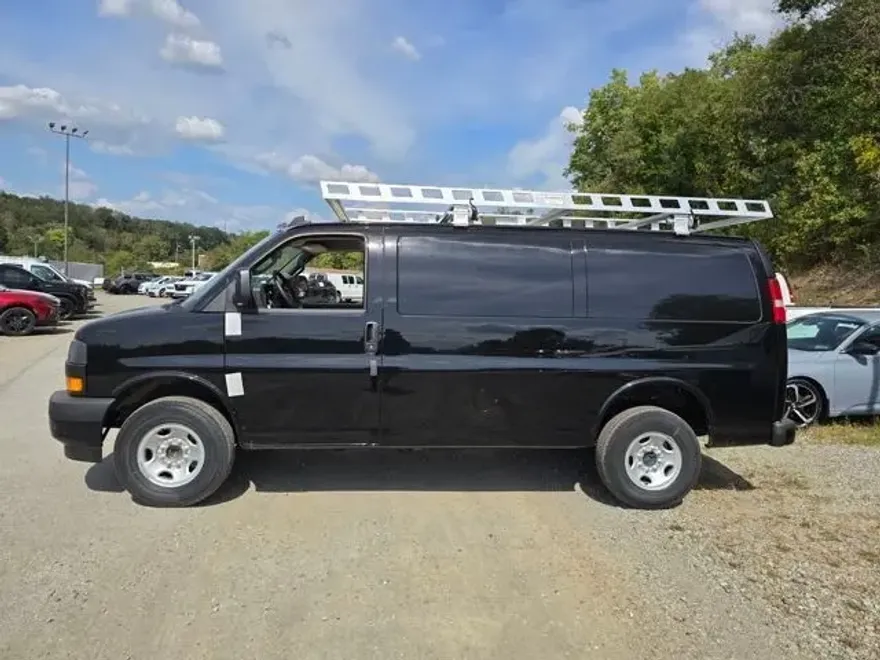 2025 Gmc Savana 2500 Cargo photo 1