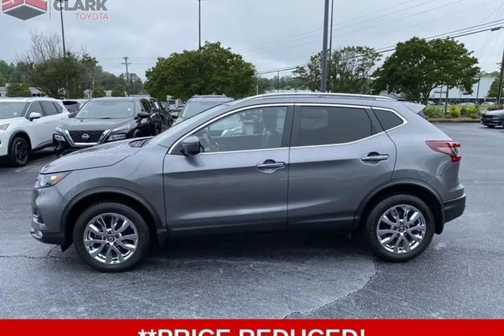2022 Nissan Rogue Sport SV photo 1