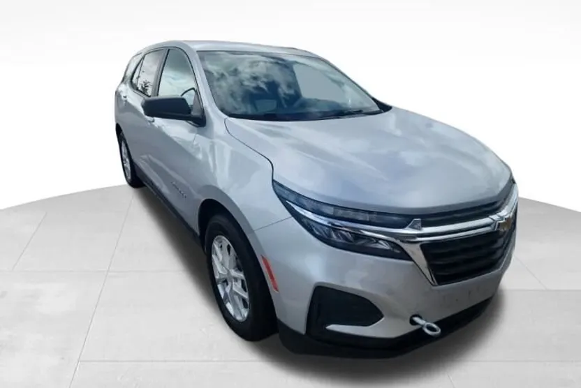 2022 Chevrolet Equinox LS photo 1