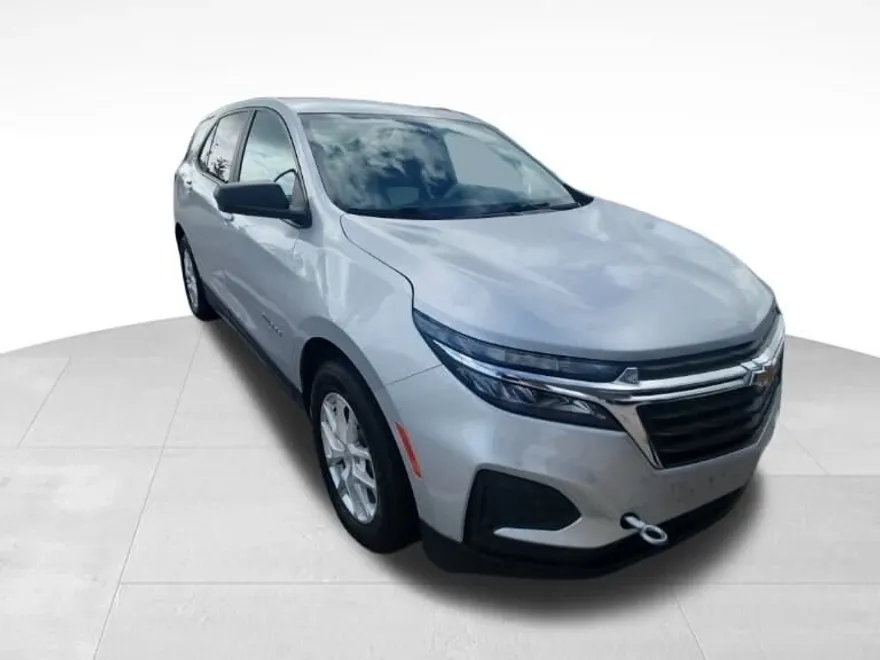 2022 Chevrolet Equinox LS photo 1