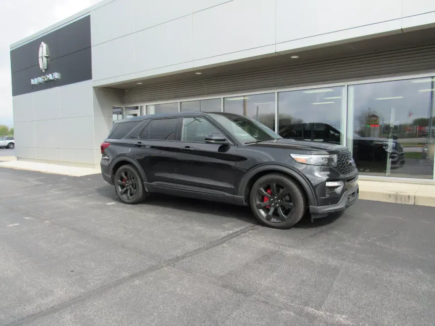 2022 Ford Explorer ST photo 1