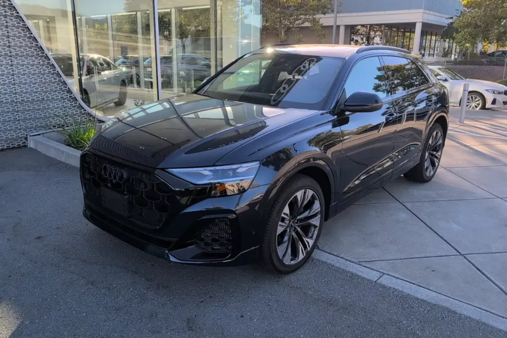 2025 Audi Q8 55 Premium Plus photo 1
