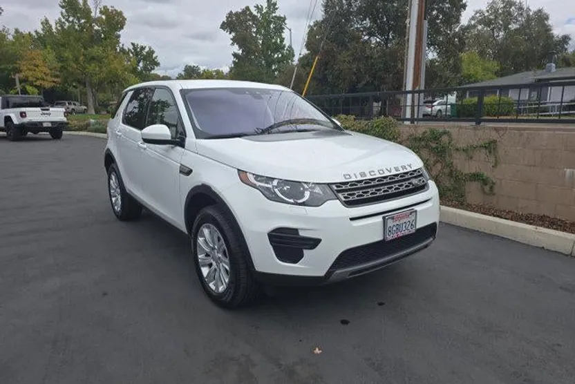 2018 Land Rover Discovery Sport SE photo 1