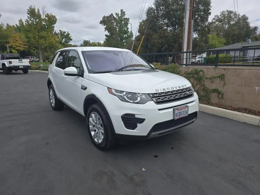 2018 Land Rover Discovery Sport SE photo 1