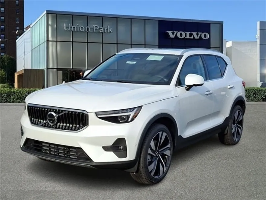 2025 Volvo XC40 Plus photo 1