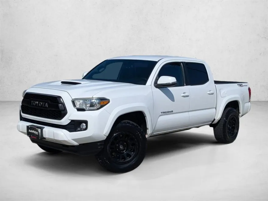 2017 Toyota Tacoma TRD Sport V6 photo 1