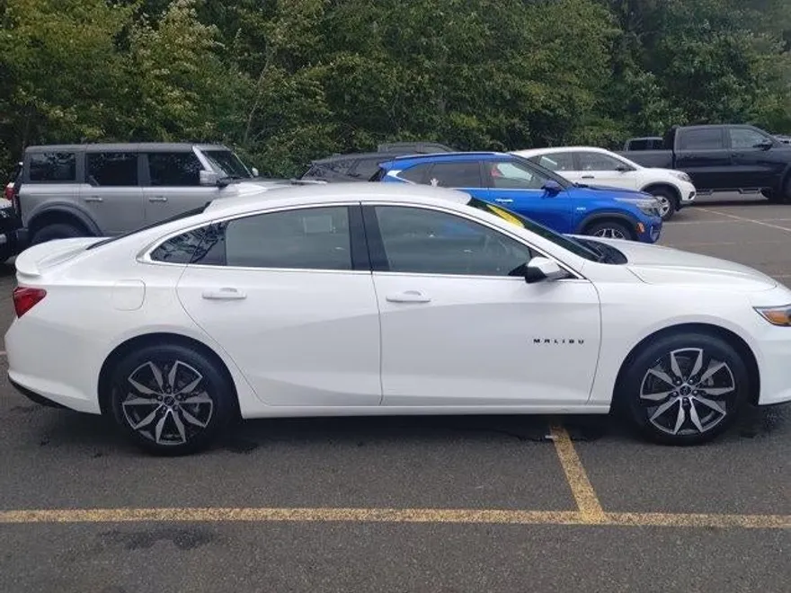 2025 Chevrolet Malibu RS photo 1