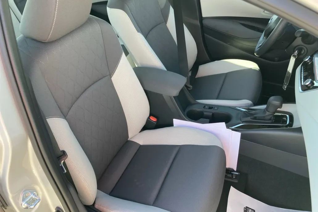 2025 Toyota Corolla LE photo 1