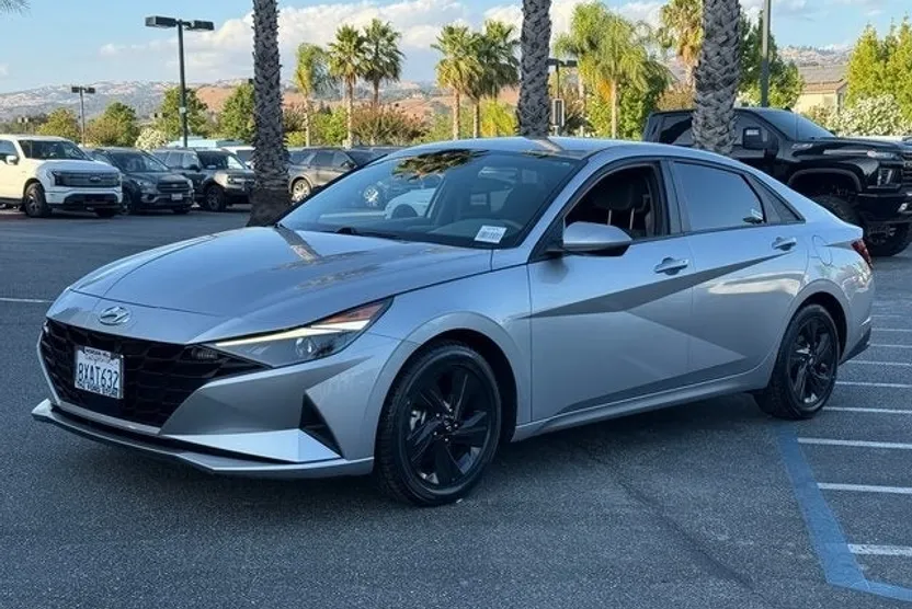 2021 Hyundai Elantra SEL Convenience photo 1