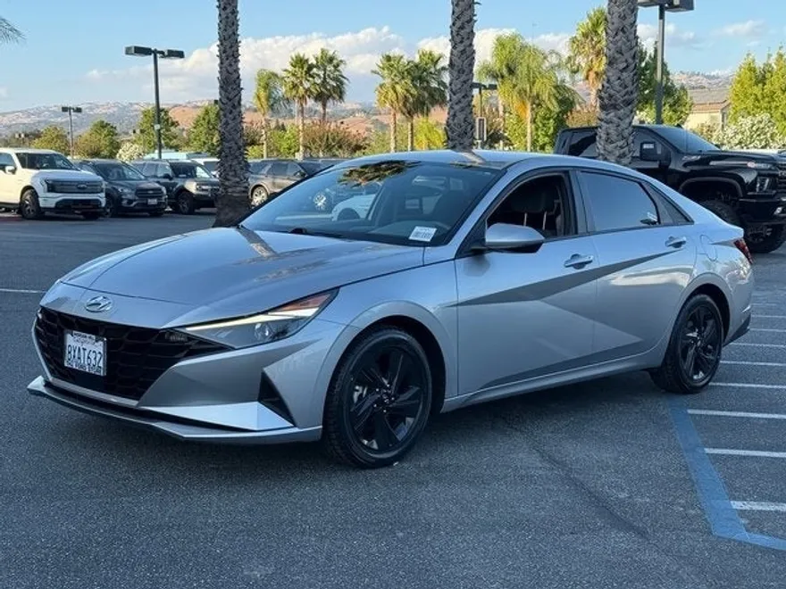 2021 Hyundai Elantra SEL Convenience photo 1