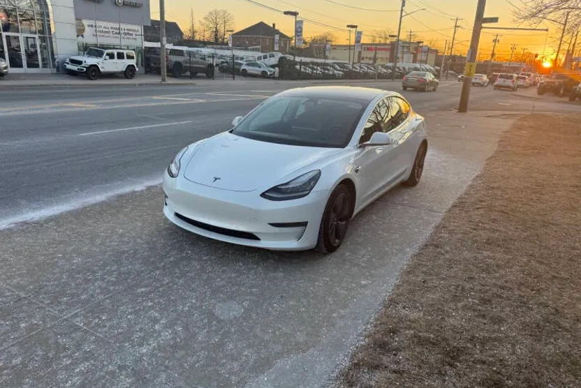 2020 Tesla Model 3 Long Range photo 1