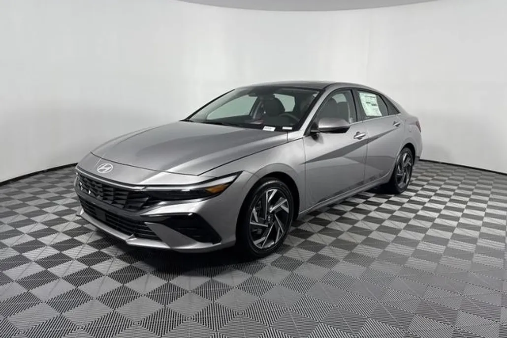 2025 Hyundai Elantra Limited photo 1
