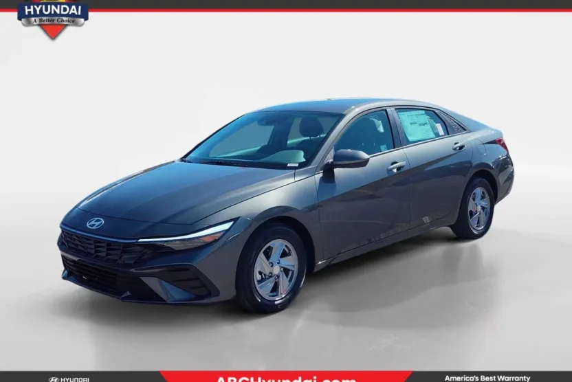 2025 Hyundai Elantra SE photo 1