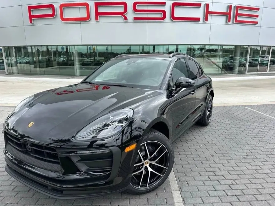 2025 Porsche Macan T photo 1