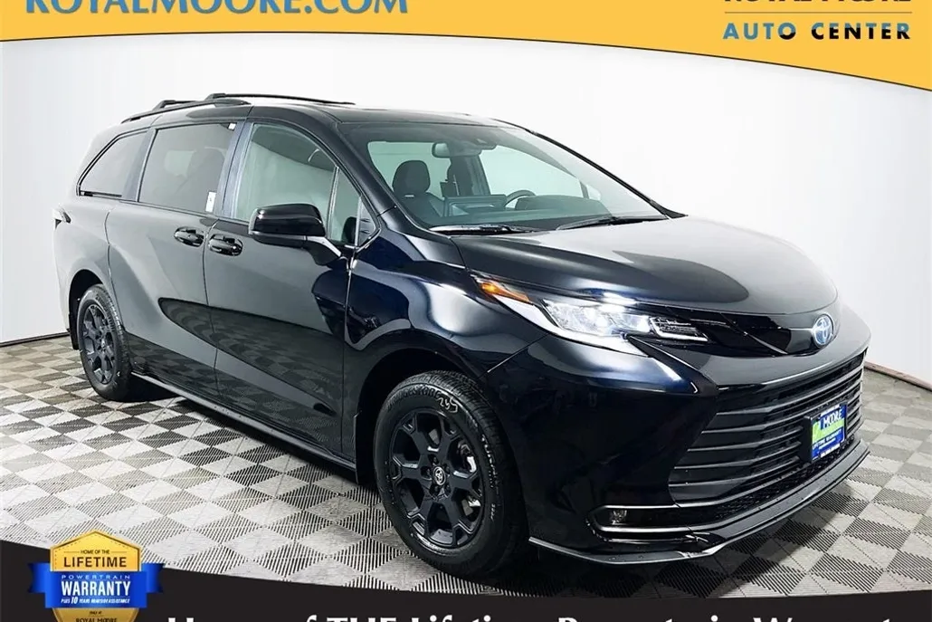 2025 Toyota Sienna Woodland Edition photo 1