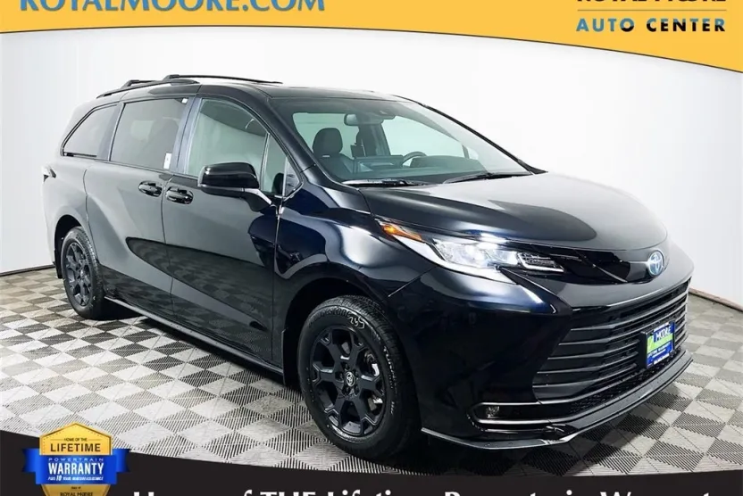 2025 Toyota Sienna Woodland Edition photo 1