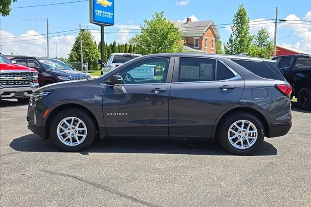 2022 Chevrolet Equinox LT photo 1
