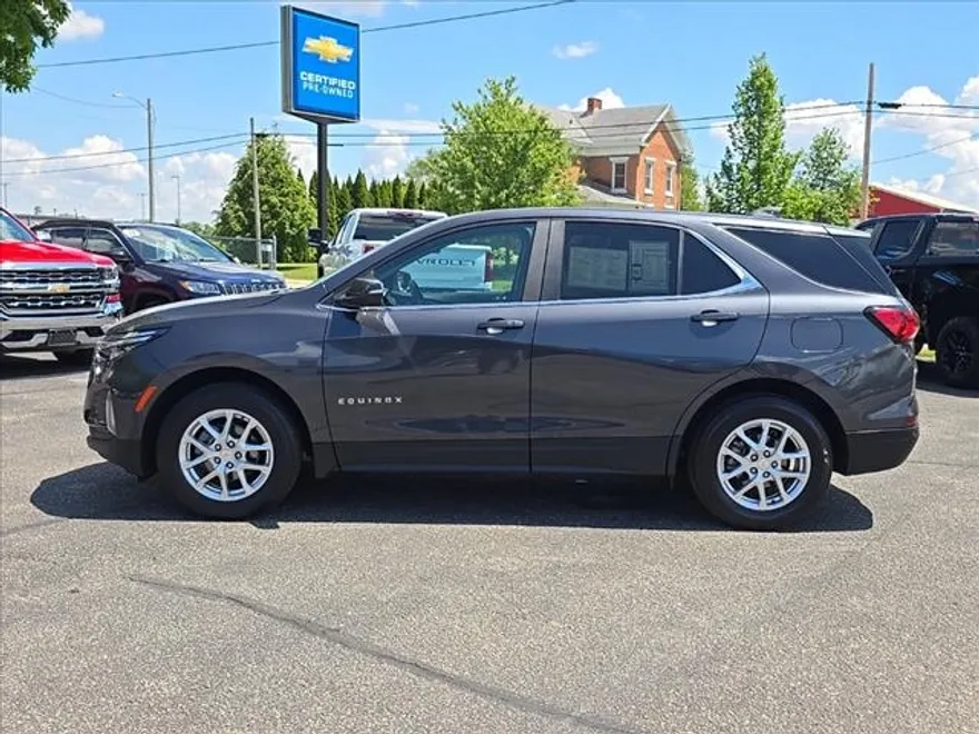 2022 Chevrolet Equinox LT photo 1