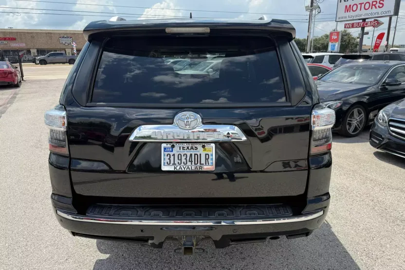 2016 Toyota 4Runner SR5 2WD photo 1