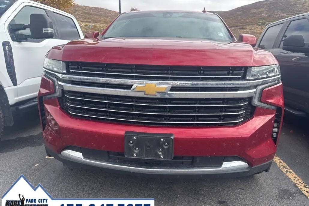 2021 Chevrolet Suburban LT photo 1