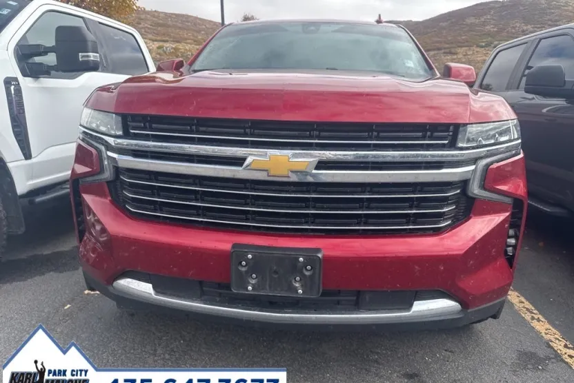 2021 Chevrolet Suburban LT photo 1