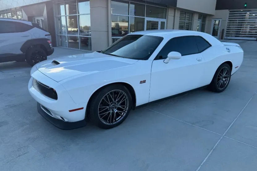 2019 Dodge Challenger R/T photo 1