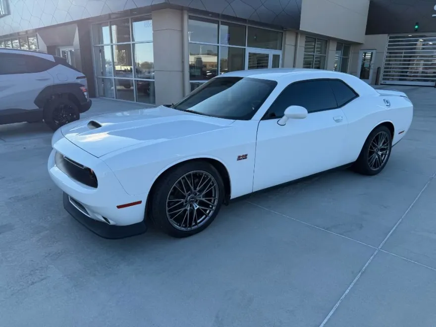 2019 Dodge Challenger R/T photo 1