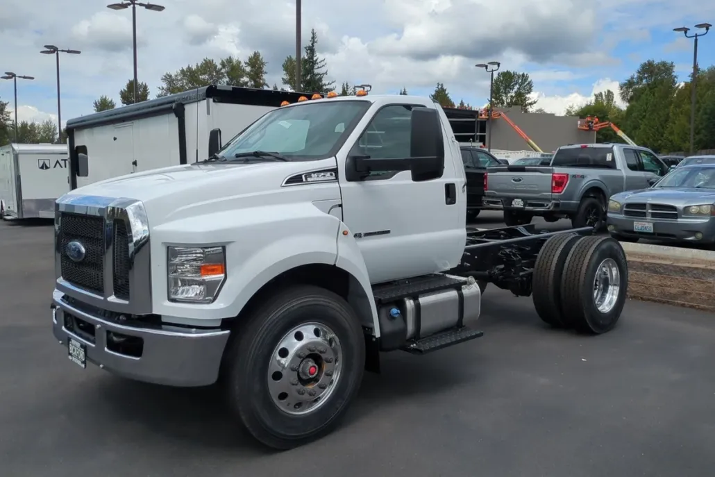 2026 Ford F-650 Base photo 1