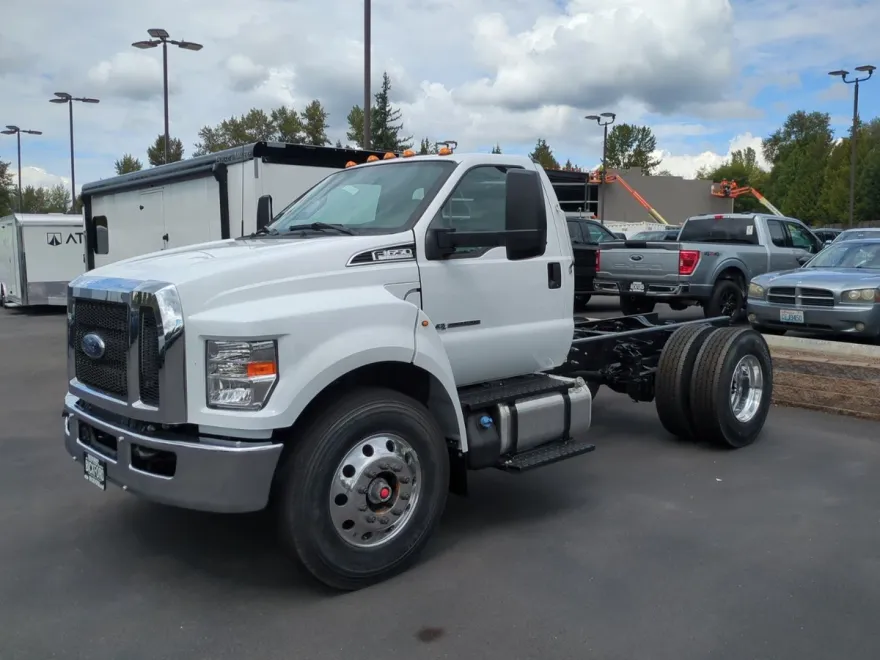 2026 Ford F-650 Base photo 1
