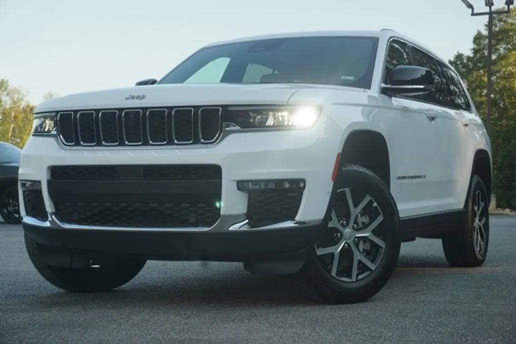 2024 Jeep Grand Cherokee Limited photo 1