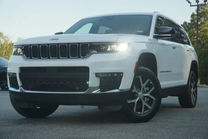 2024 Jeep Grand Cherokee Limited photo 1