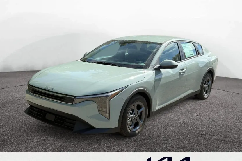 2025 Kia K4 LXS photo 1