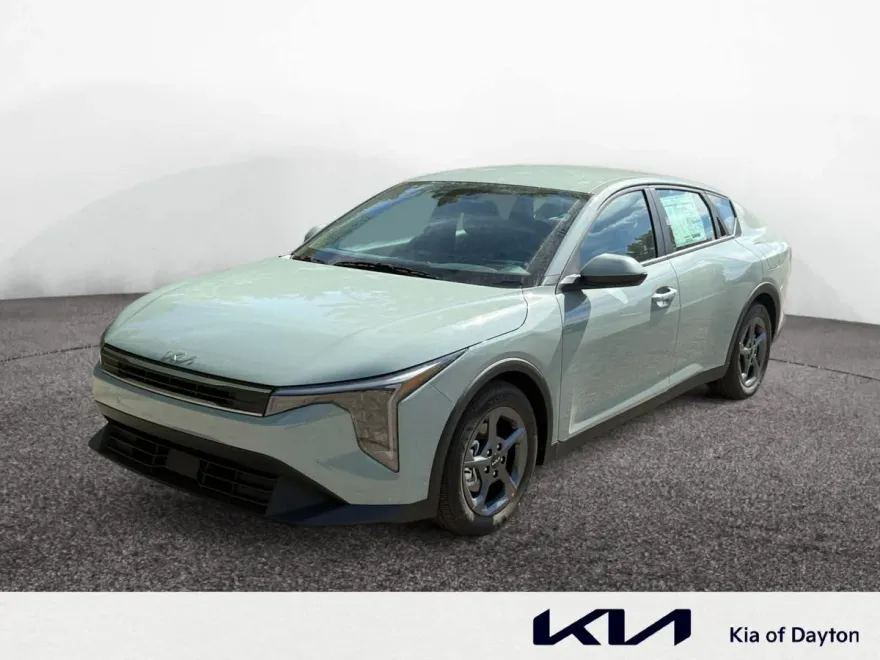 2025 Kia K4 LXS photo 1