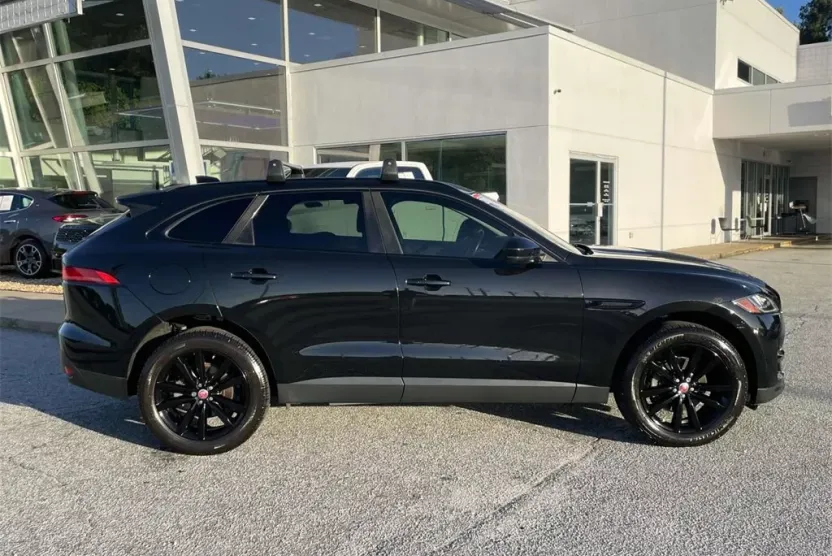 2018 Jaguar F-PACE Prestige photo 1