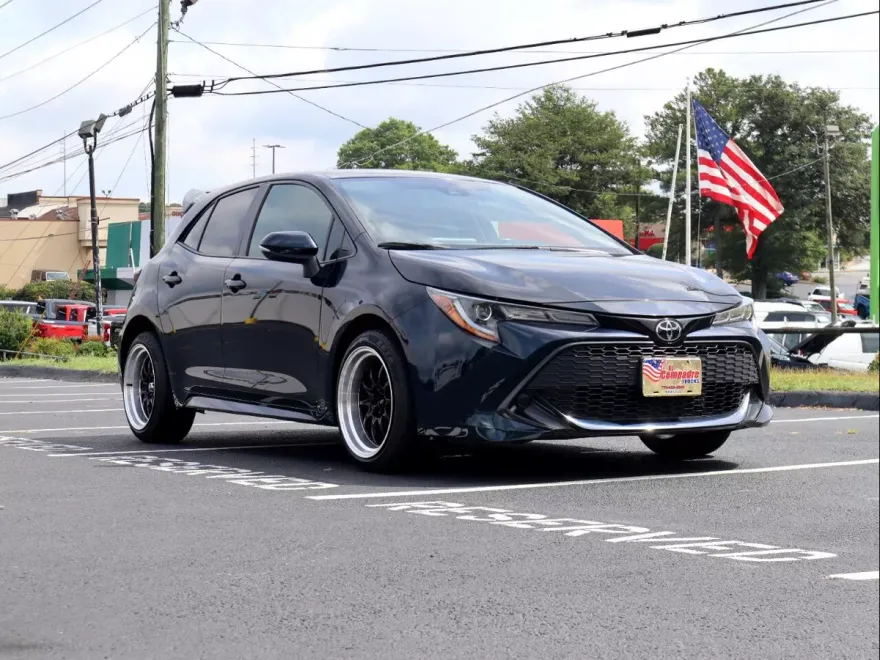 2019 Toyota Corolla XLE photo 1