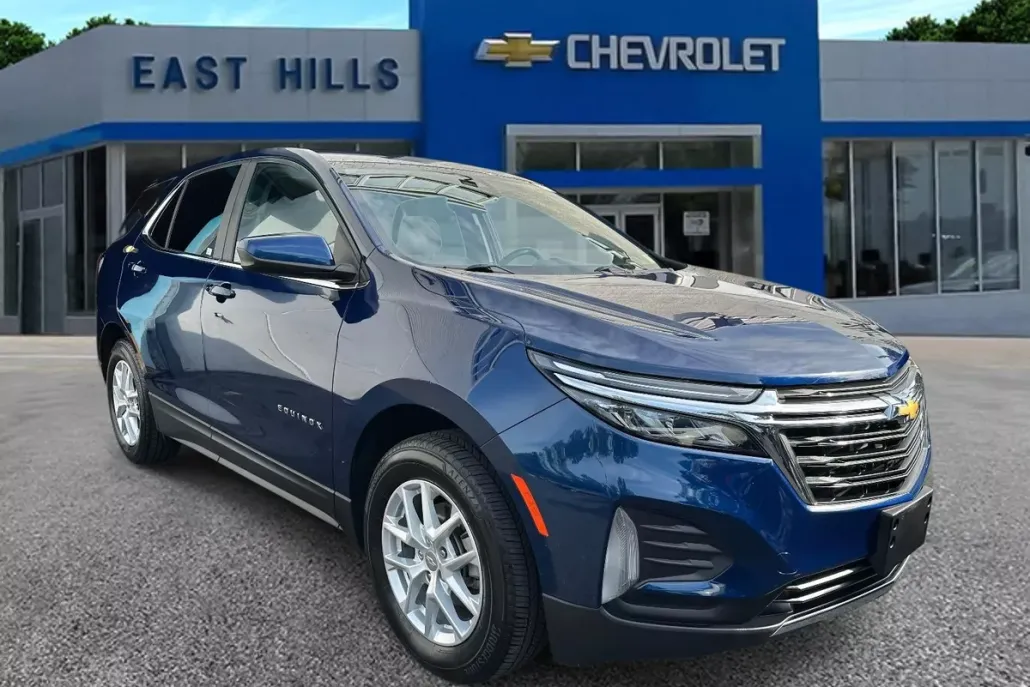 2022 Chevrolet Equinox LT photo 1