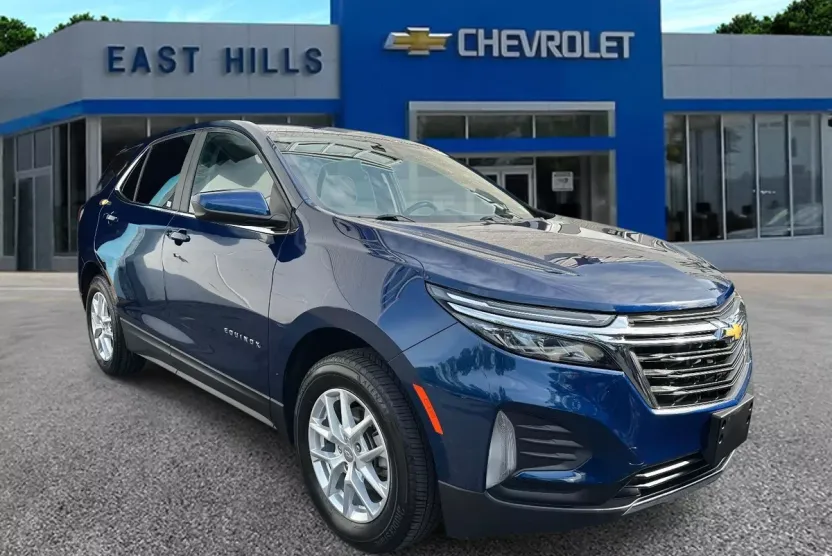 2022 Chevrolet Equinox LT photo 1