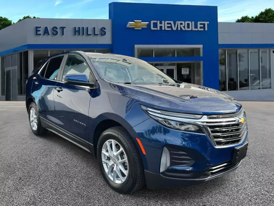 2022 Chevrolet Equinox LT photo 1