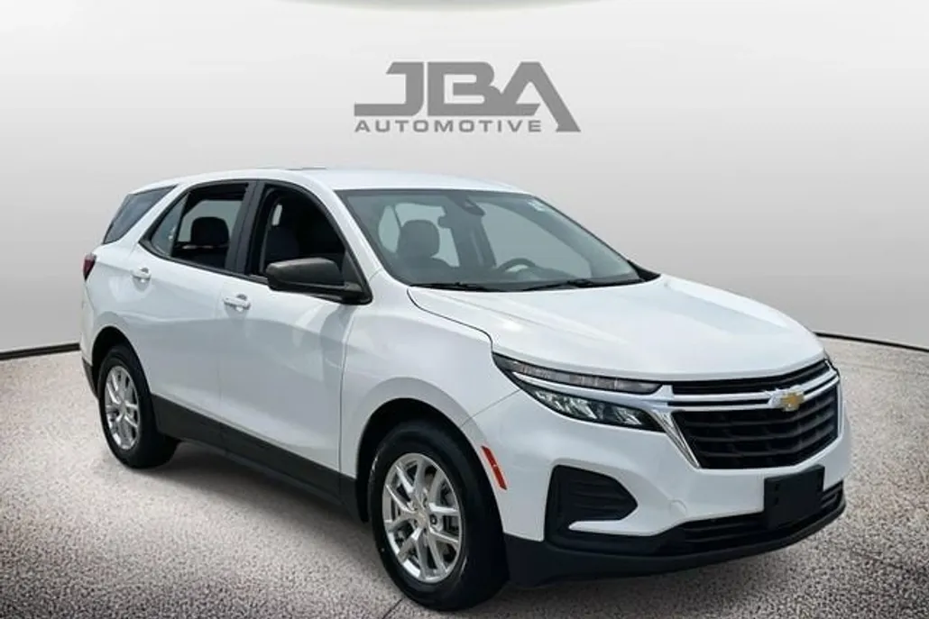 2022 Chevrolet Equinox LS photo 1