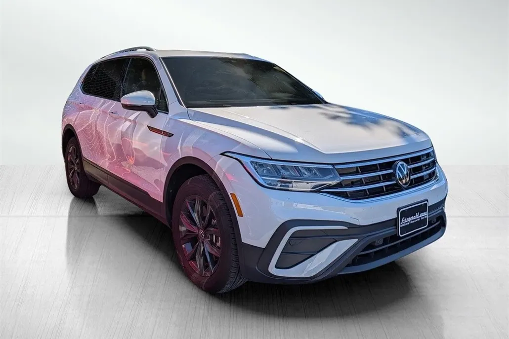 2024 Volkswagen Tiguan SE Wolfsburg Edition photo 1