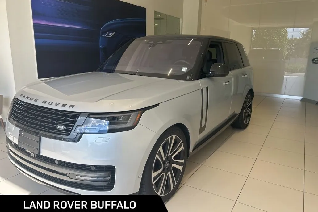2023 Land Rover Range Rover SE photo 1