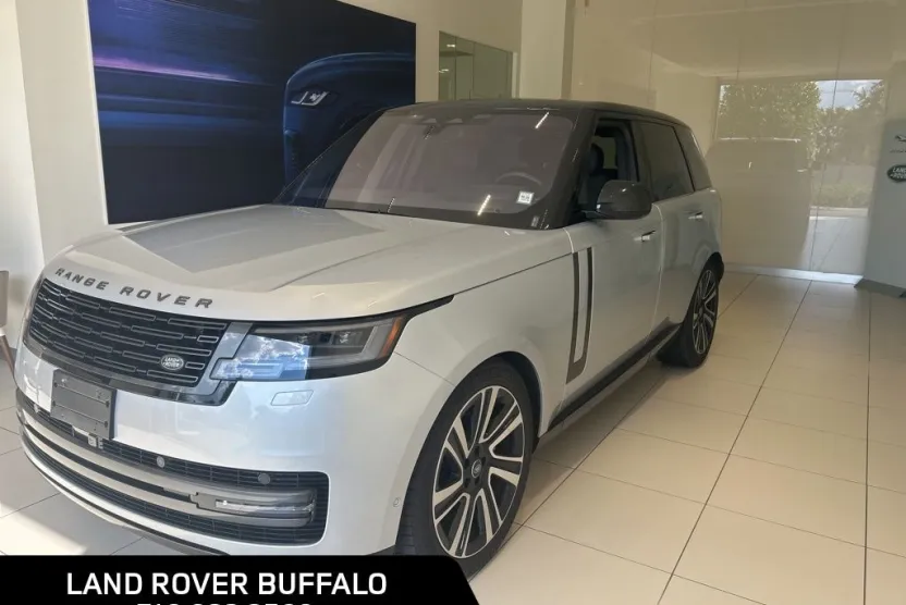 2023 Land Rover Range Rover SE photo 1
