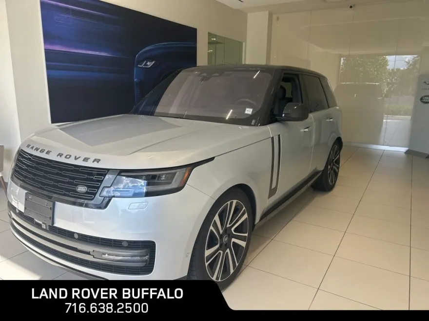 2023 Land Rover Range Rover SE photo 1