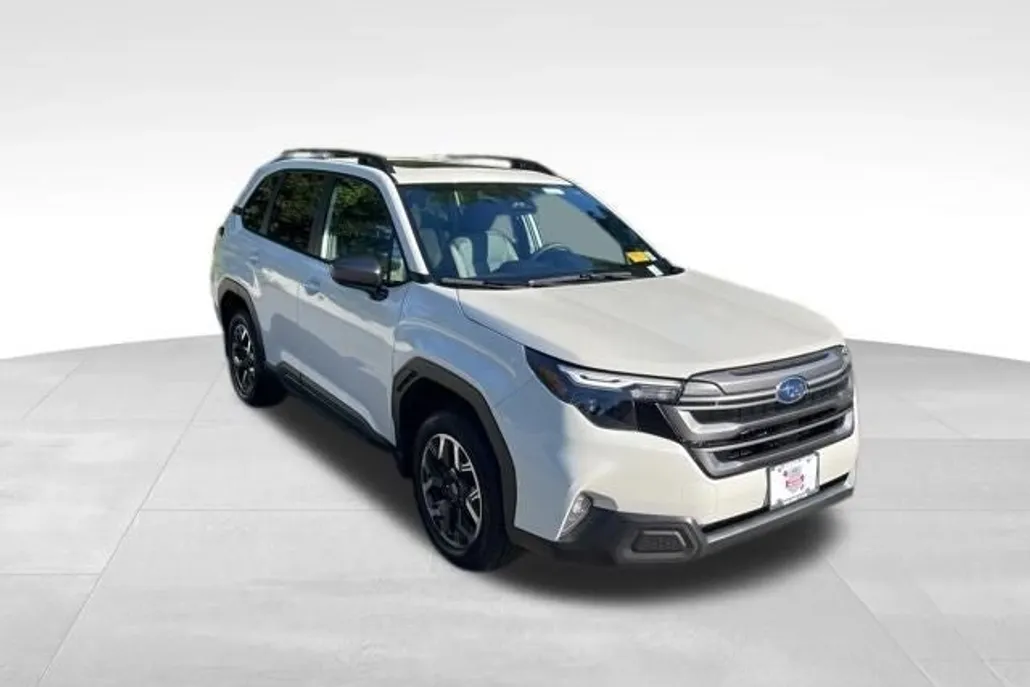 2025 Subaru Forester Premium photo 1