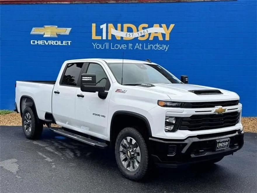 2026 Chevrolet Silverado 2500HD Custom photo 1