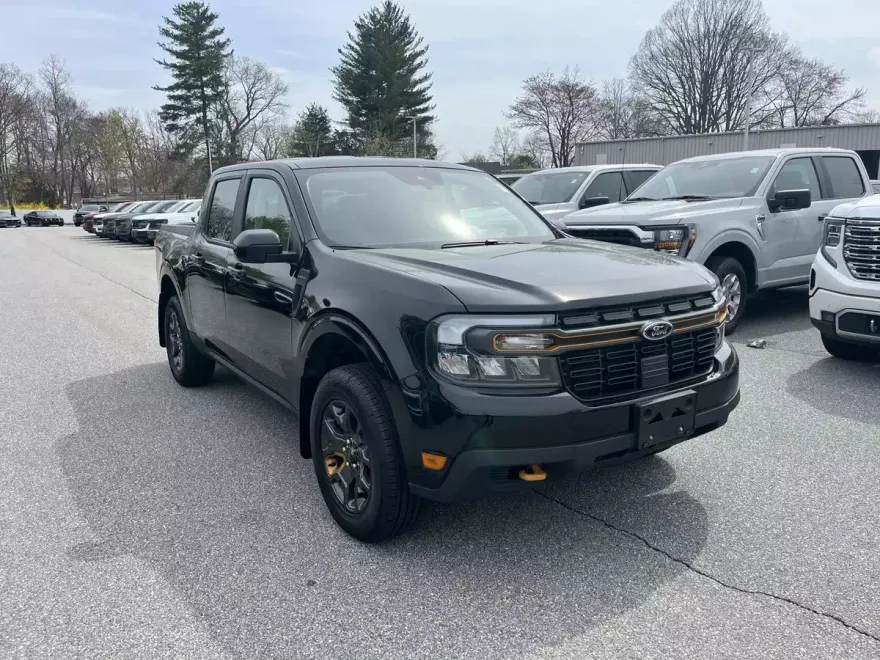 2023 Ford Maverick Lariat Tremor photo 1
