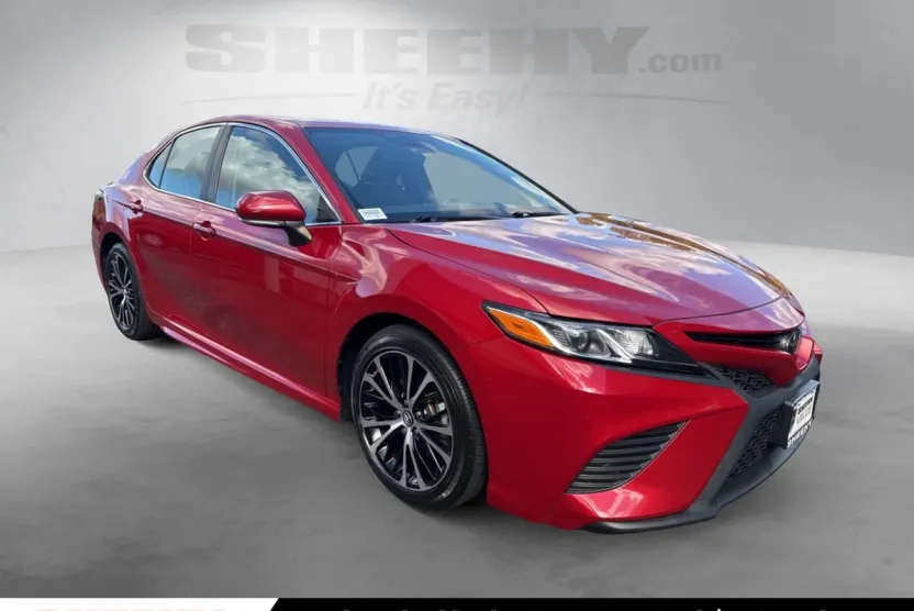 2019 Toyota Camry SE photo 1