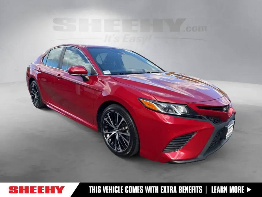 2019 Toyota Camry SE photo 1