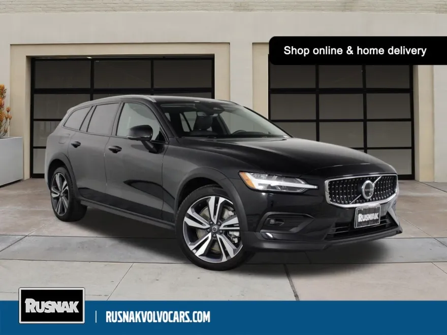 2025 Volvo V60 Cross Country B5 Plus photo 1